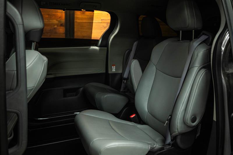 Used 2023 Toyota Sienna XLE image 11