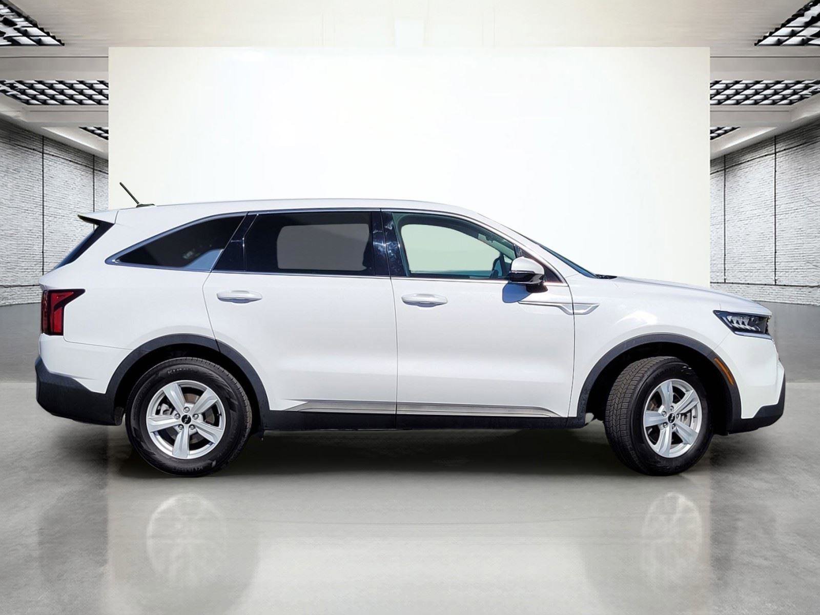 Used 2022 Kia Sorento LX image 6