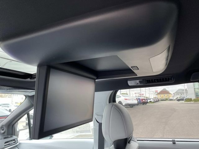 New 2026 Toyota Sienna XSE AWD/4WD image 9