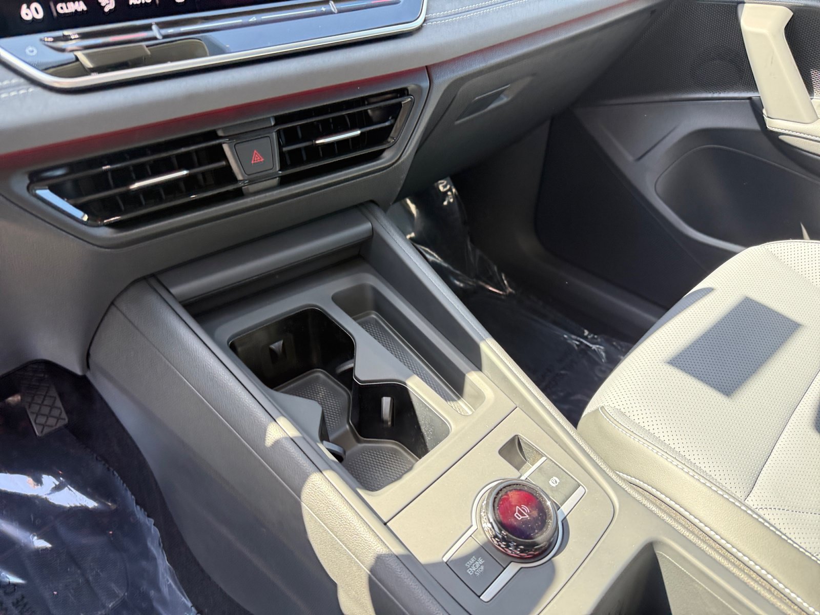 New 2026 Volkswagen Tiguan SE FWD image 13