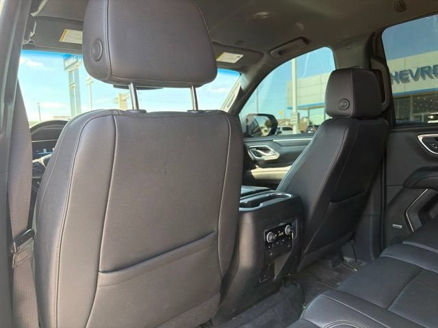 Used 2022 Chevrolet Suburban LT w/ Luxury Package RWD image 14