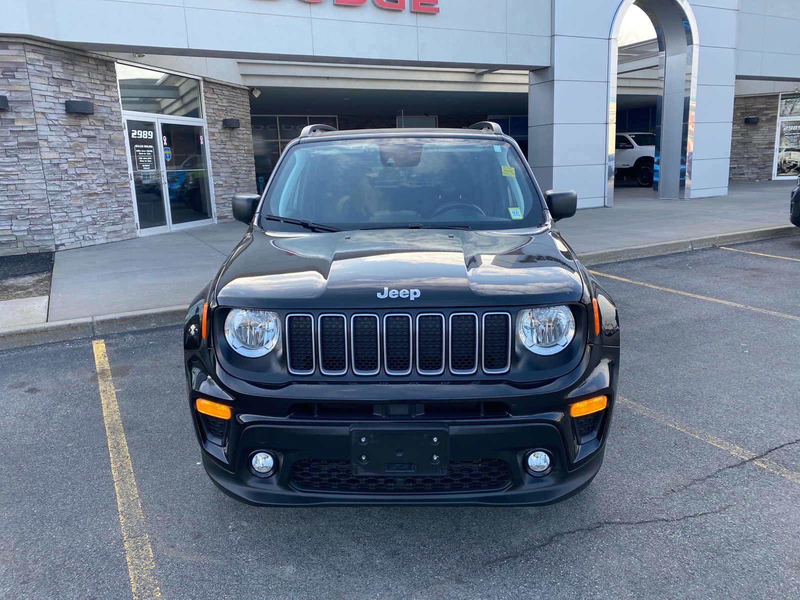 Used 2022 Jeep Renegade Latitude w/ Sun/Sound Group image 2