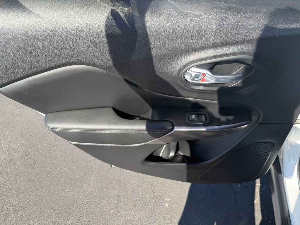 Certified 2022 Jeep Cherokee Limited image 30