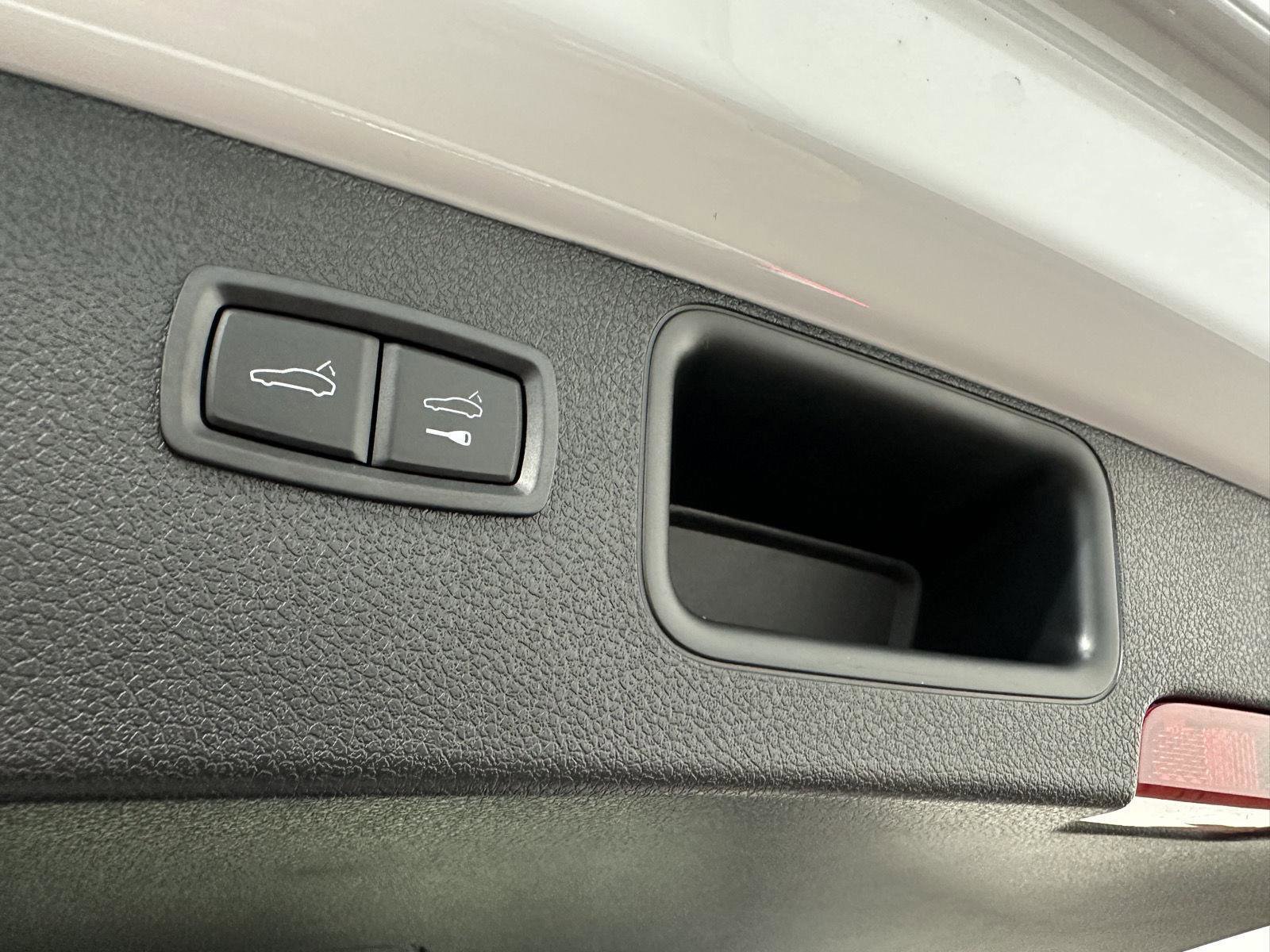 New 2025 Porsche Macan Turbo image 38