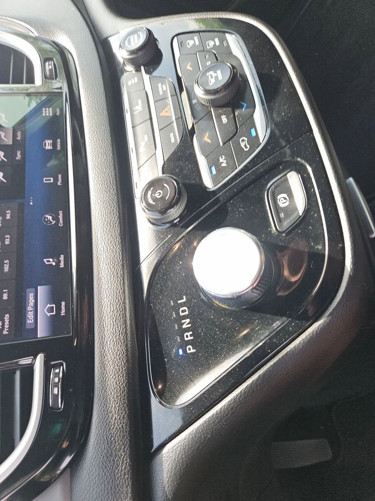 Used 2025 Chrysler Pacifica Select image 28