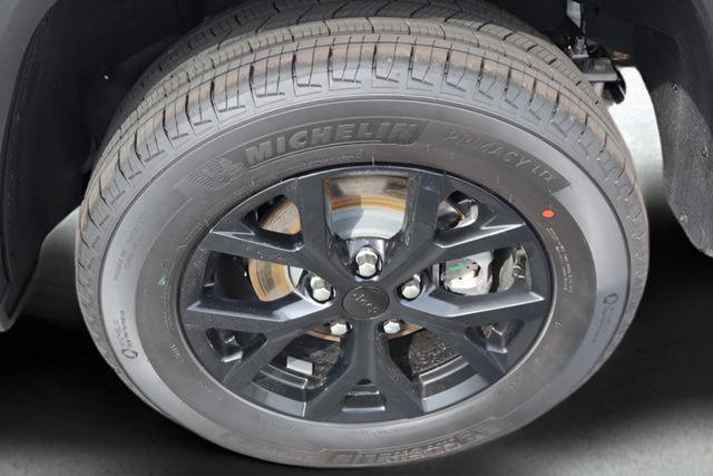 New 2026 Jeep Grand Cherokee Laredo image 13