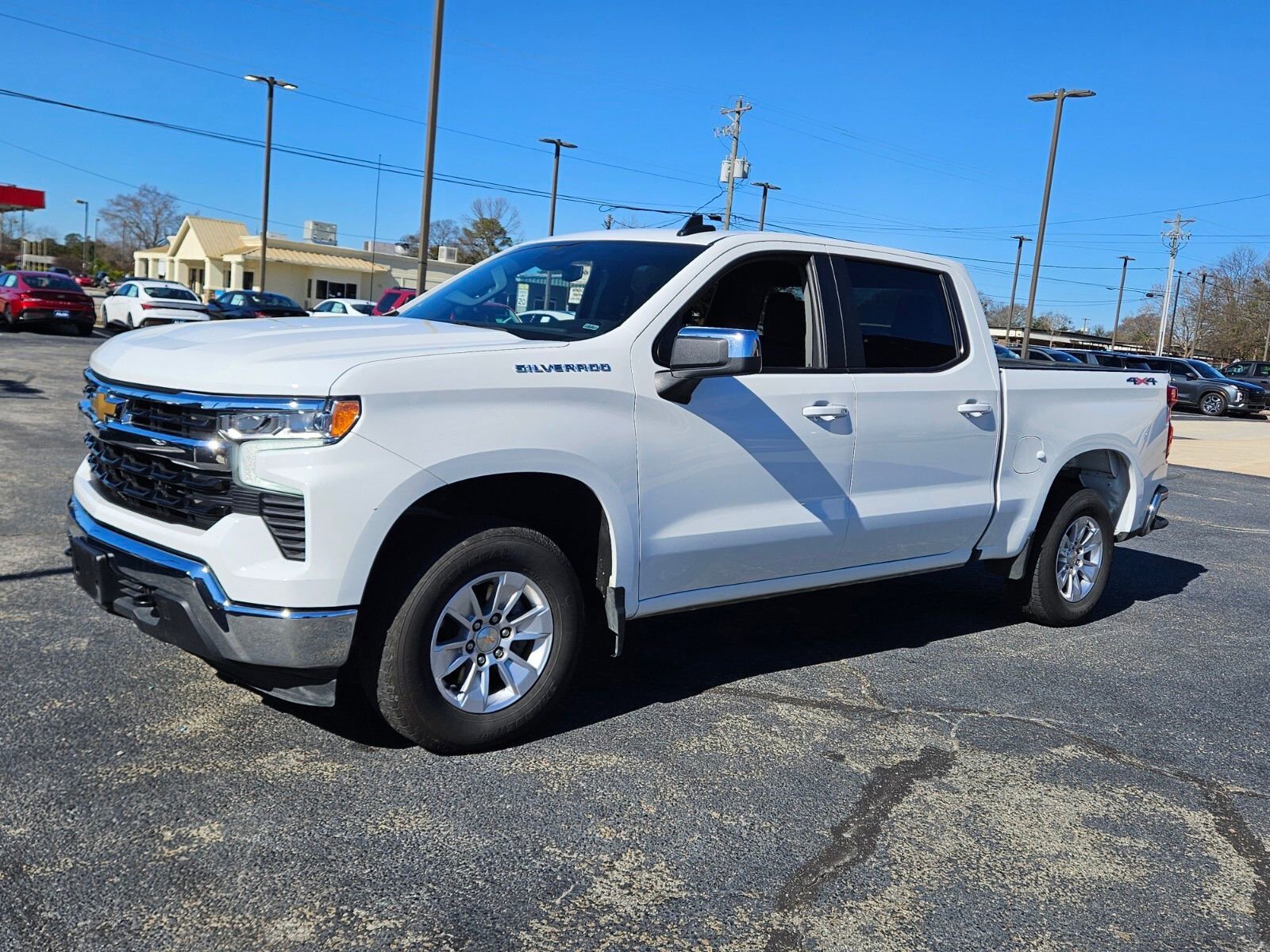 Used 2025 Chevrolet Silverado 1500 LT image 3