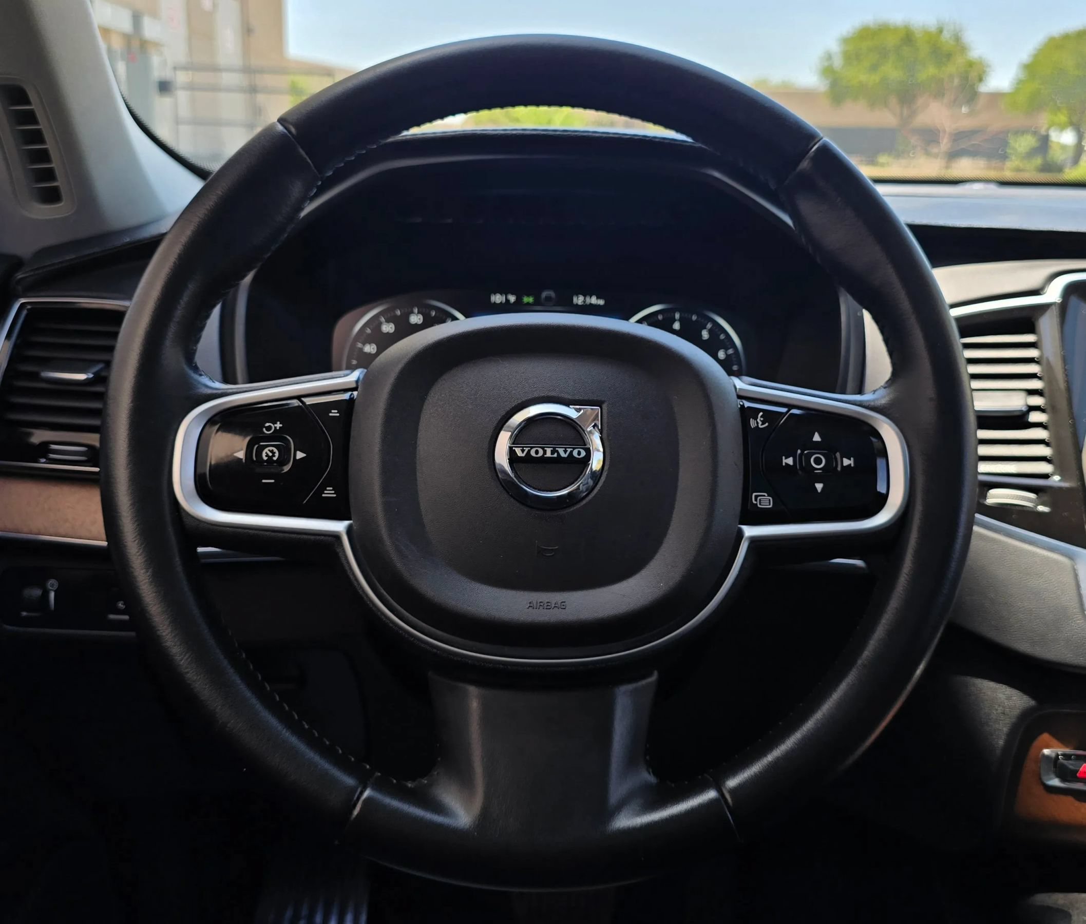 Used 2016 Volvo XC90 T6 Inscription w/ Vision Package AWD/4WD image 30