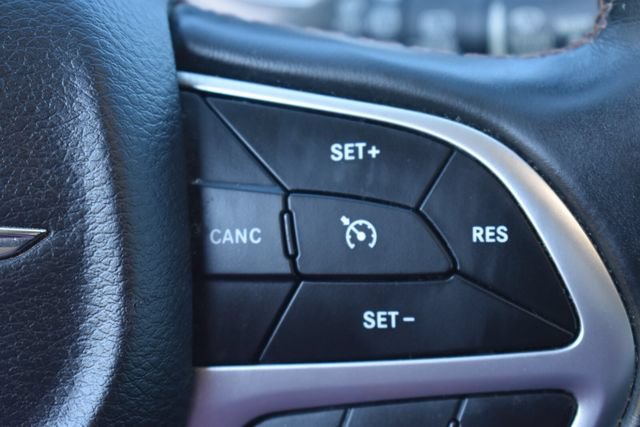 Used 2018 Chrysler Pacifica Touring-L Plus FWD image 28