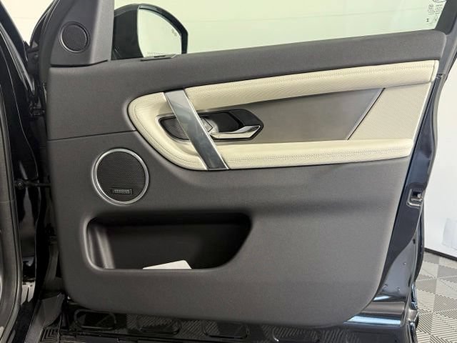 New 2026 Land Rover Discovery Sport Landmark AWD/4WD image 16