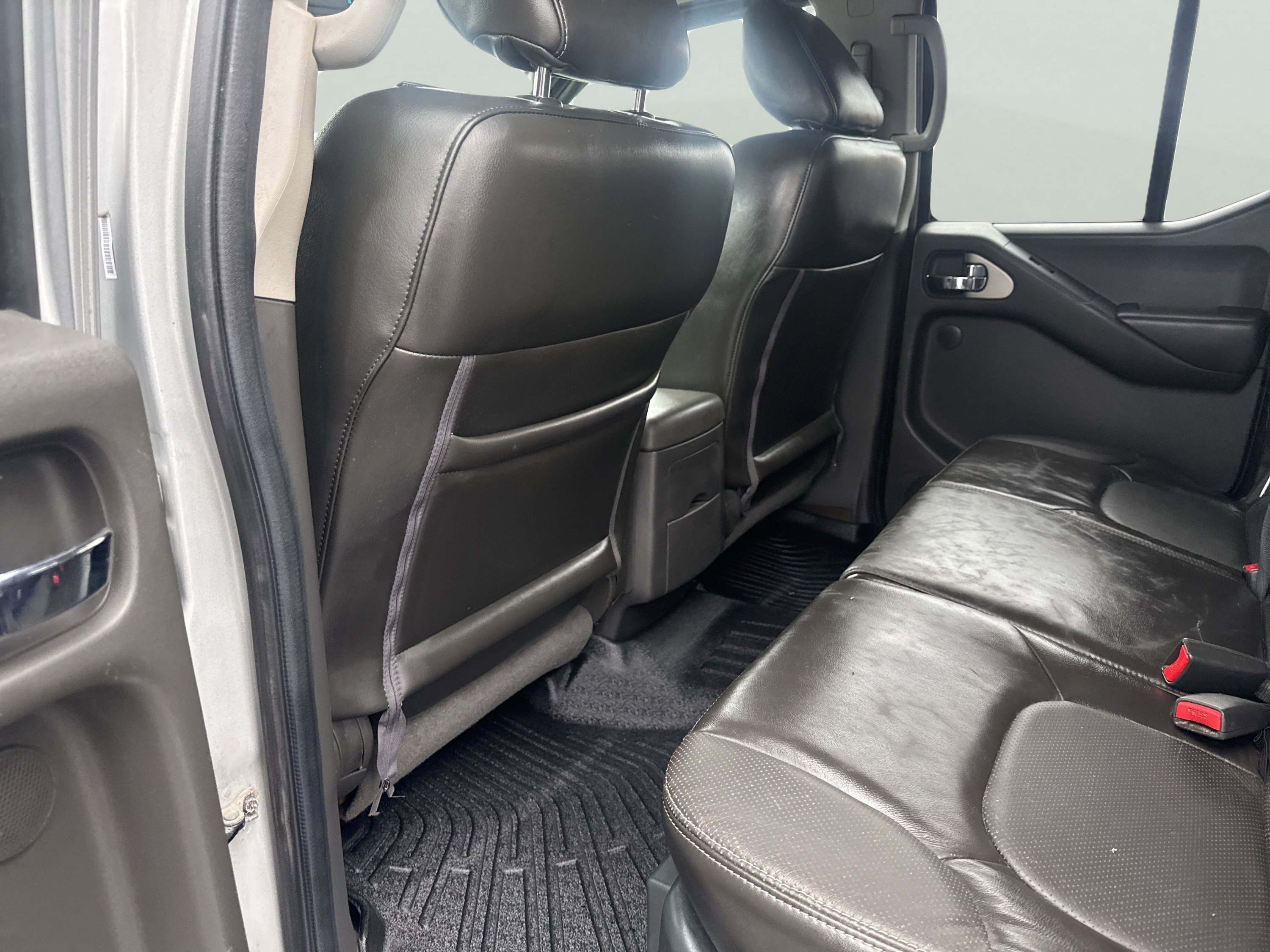 Used 2015 Nissan Frontier PRO-4X w/ Pro-4x Luxury Package AWD/4WD image 9