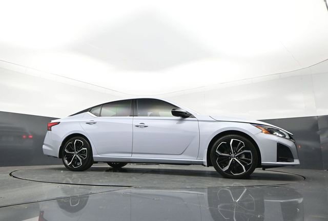 Used 2023 Nissan Altima 2.5 SR w/ SR Premium Package FWD image 28