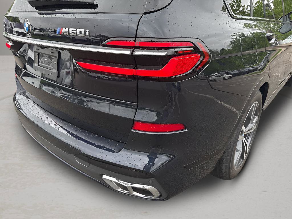 Used 2025 BMW X7 M60i image 11