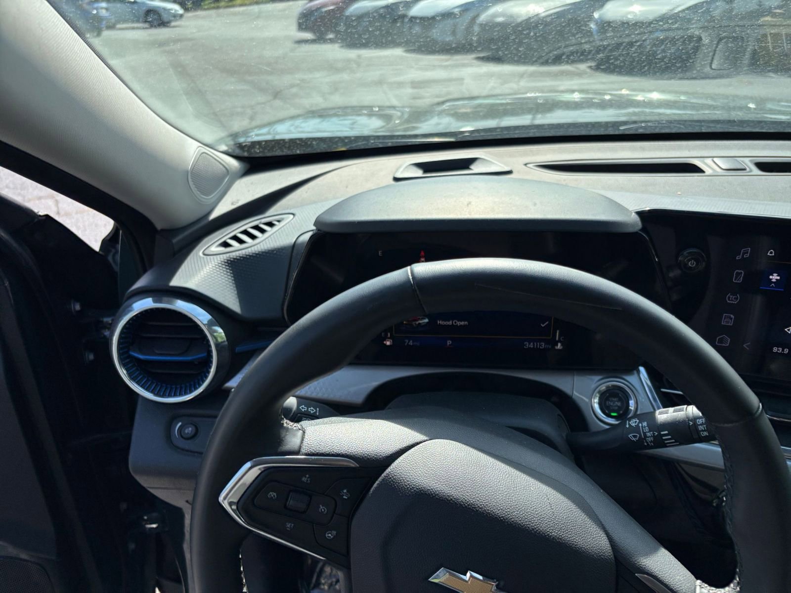Used 2025 Chevrolet Trax LT w/ LT Convenience Package FWD image 29