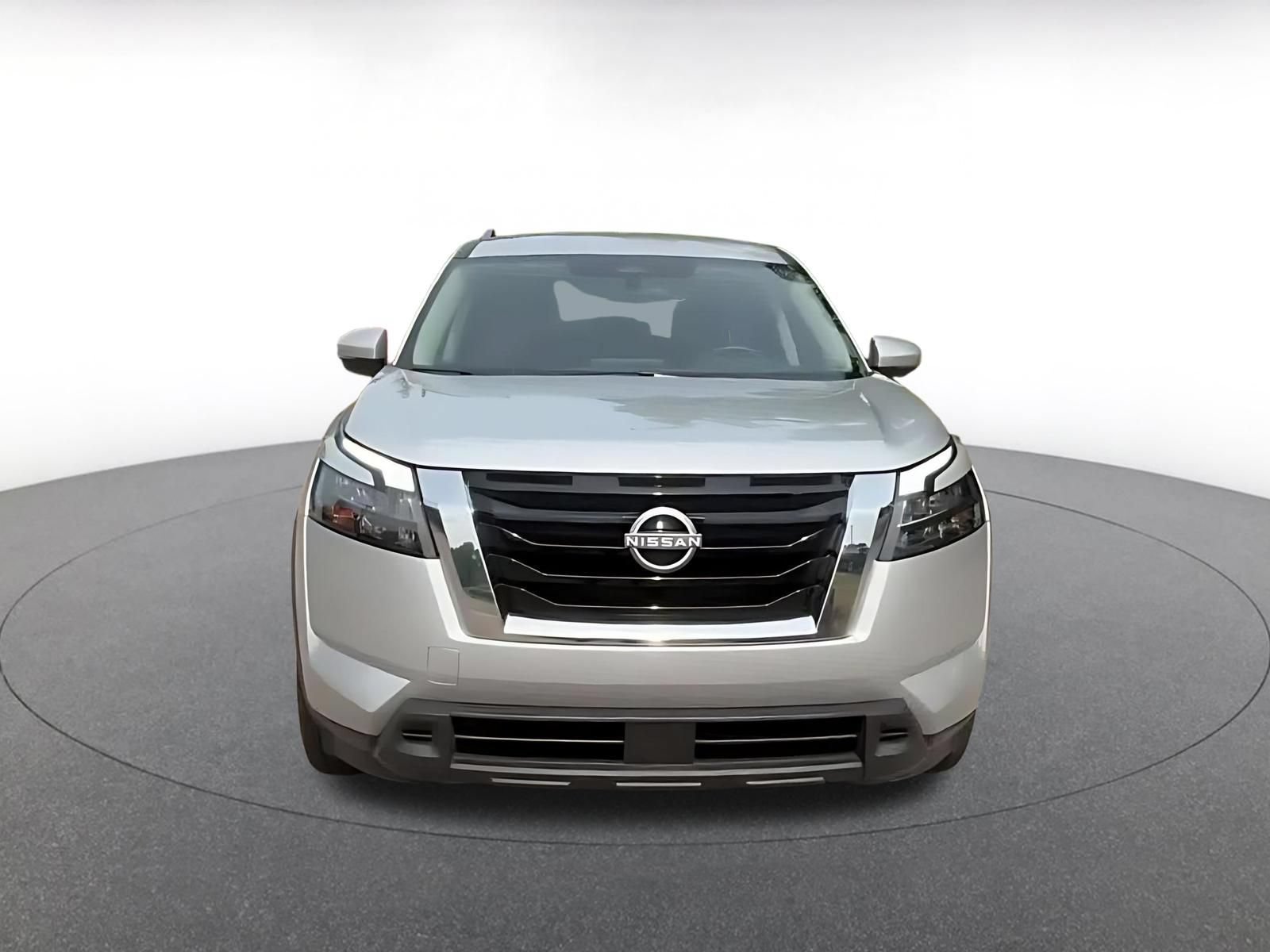 Used 2025 Nissan Pathfinder SV FWD image 4
