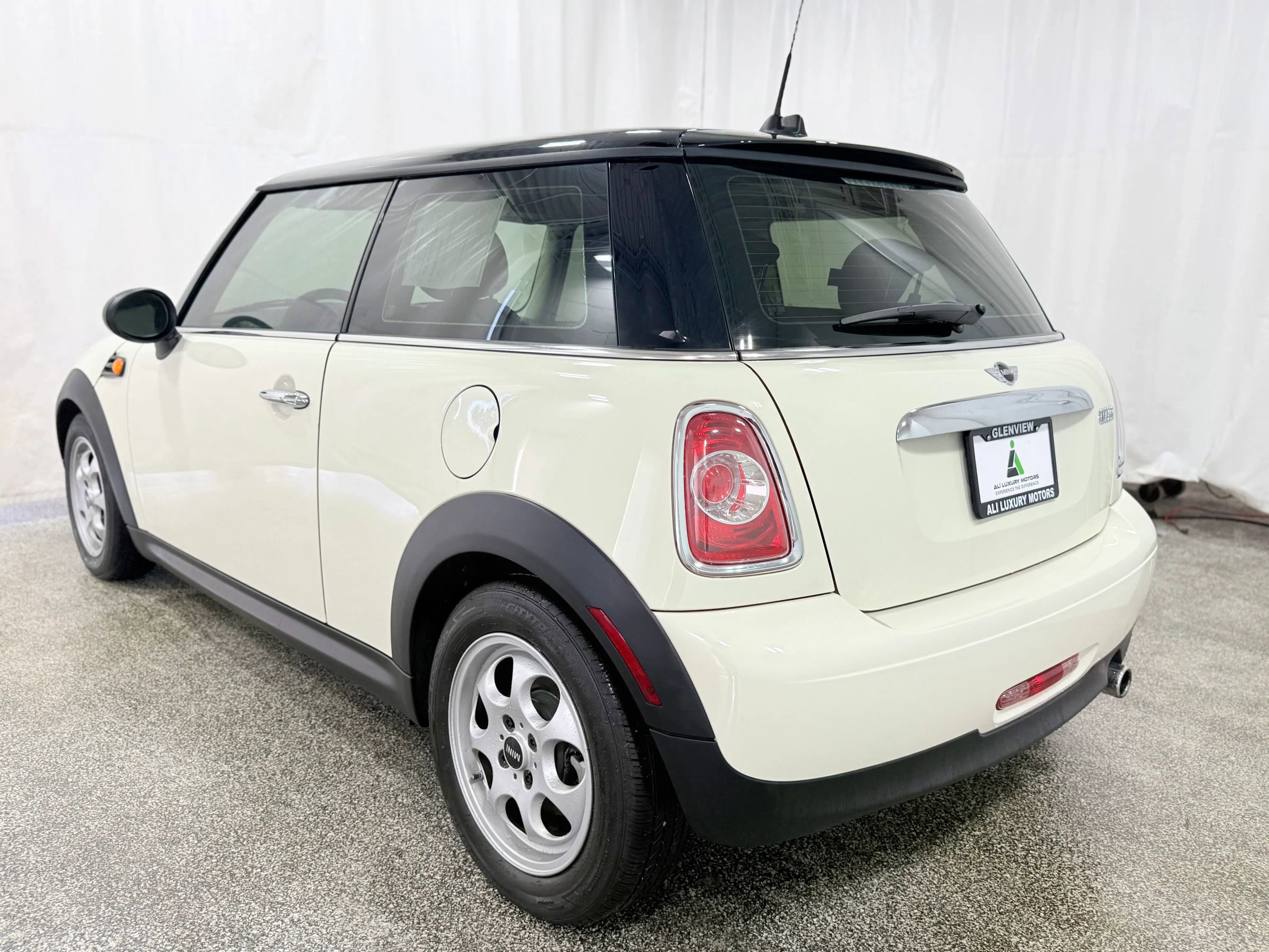 Used 2013 MINI Cooper Hardtop image 6