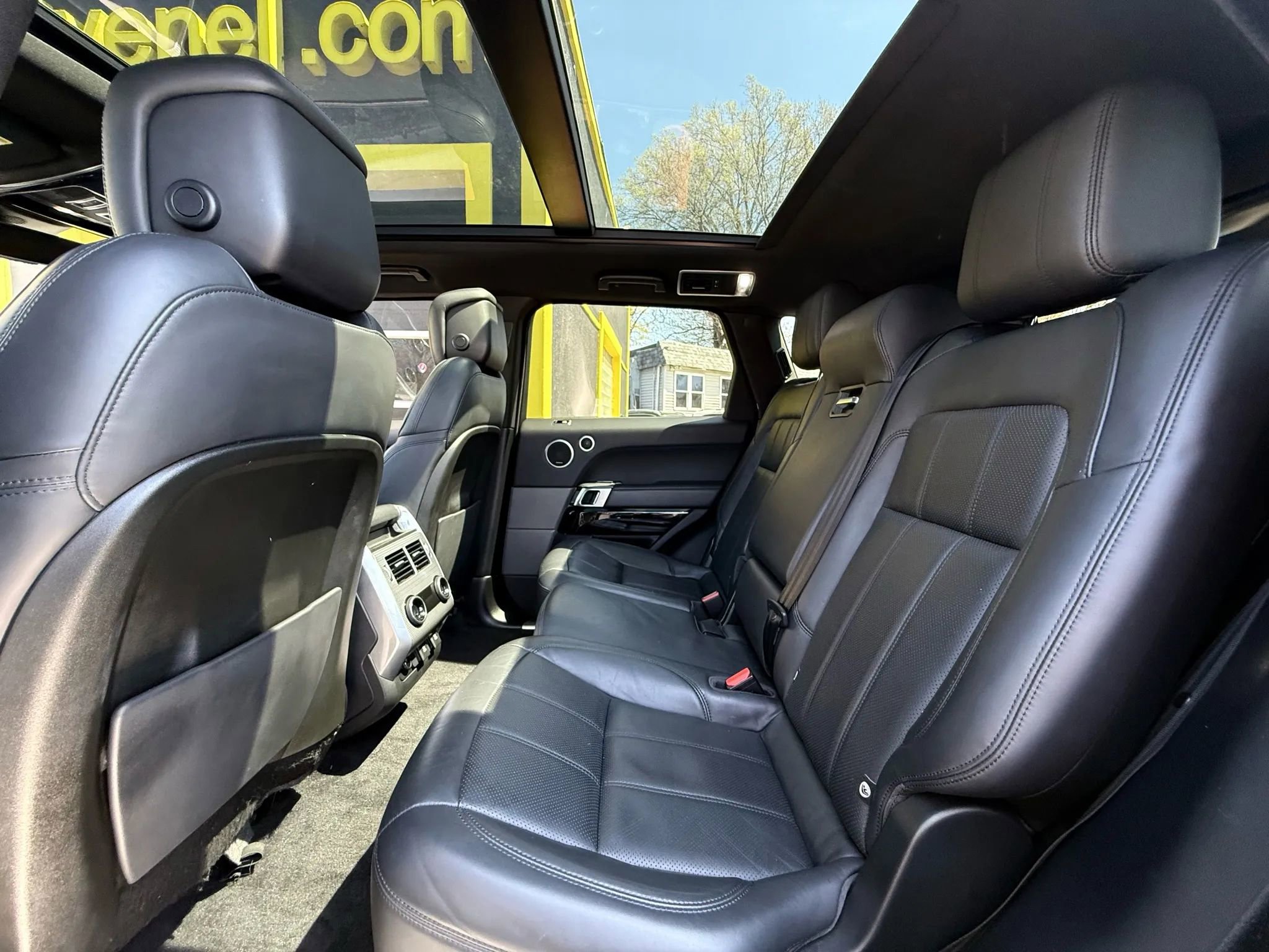 Used 2018 Land Rover Range Rover Sport Supercharged AWD/4WD image 28