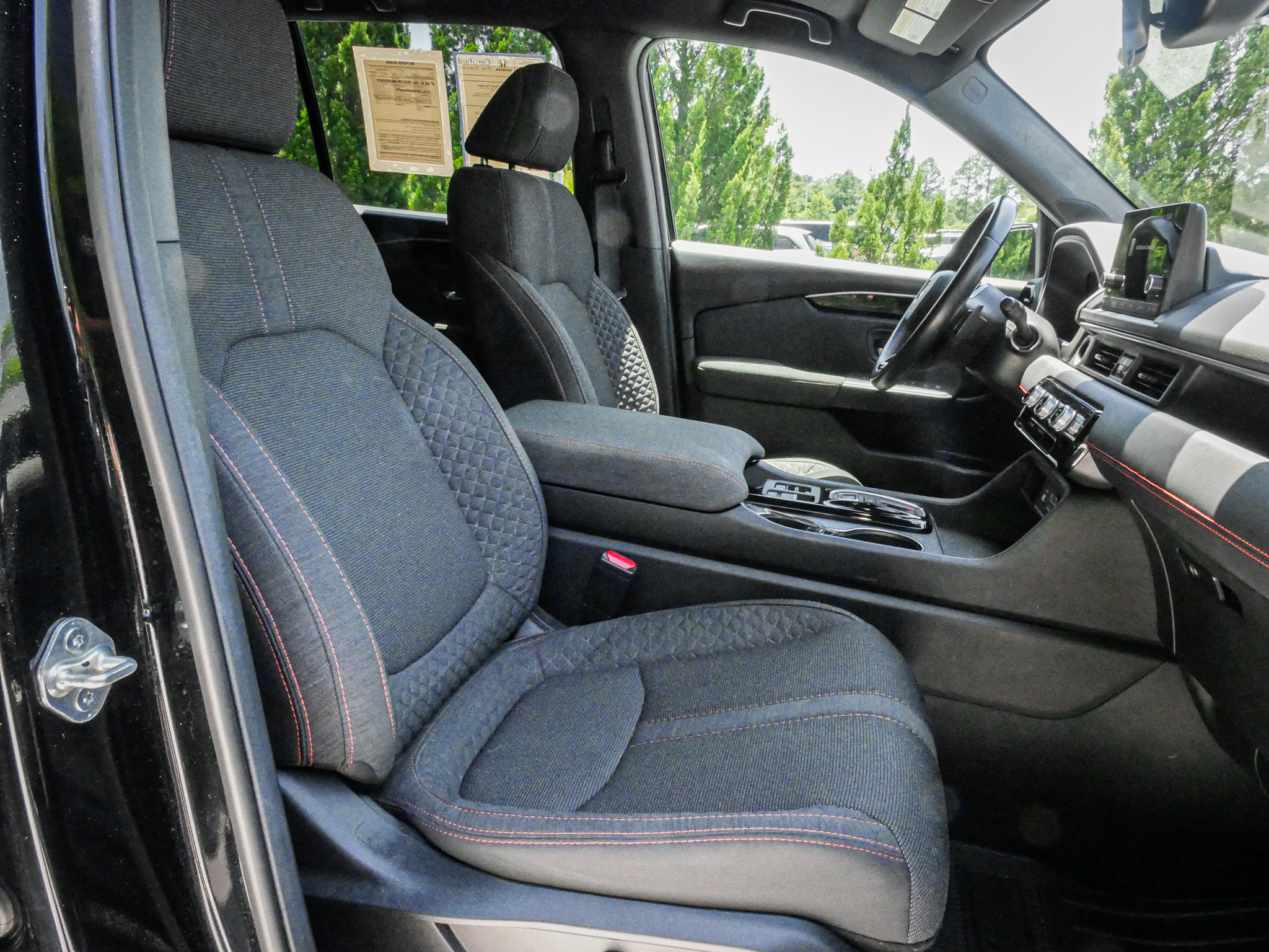 Certified 2025 Honda Pilot Sport image 32