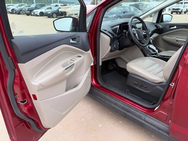 Used 2017 Ford C-MAX Titanium w/ Equipment Group 301A FWD image 8