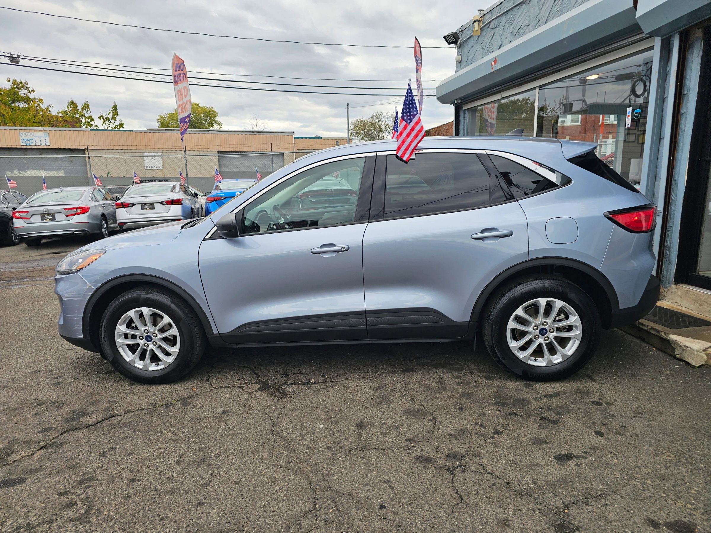 Used 2022 Ford Escape SE w/ Cold Weather Package image 2