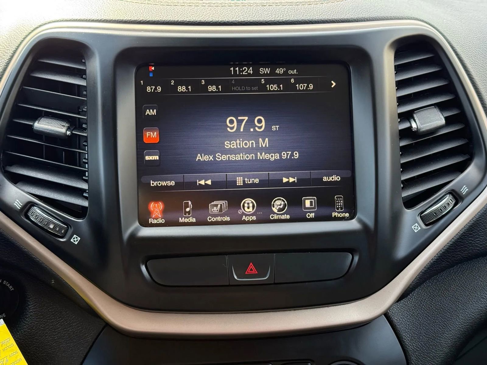 Used 2017 Jeep Cherokee Latitude w/ True North Edition image 29