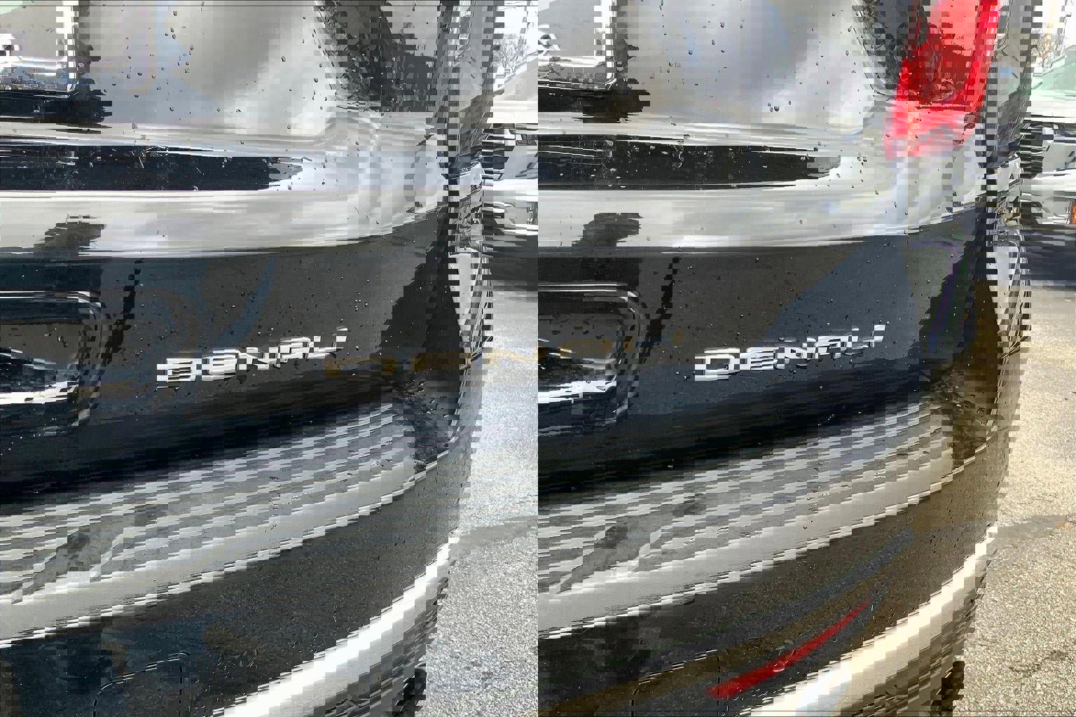 Used 2023 GMC Yukon XL Denali AWD/4WD image 8