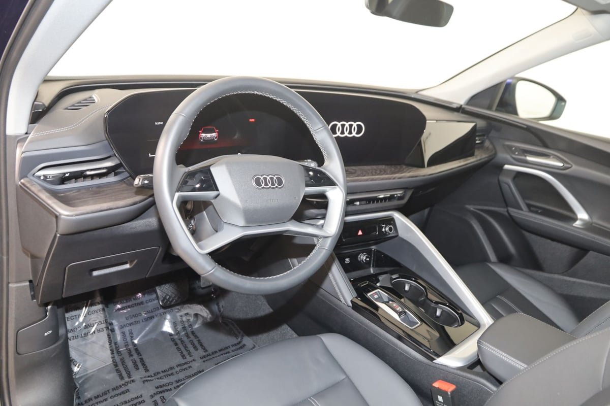 Used 2025 Audi Q5 Premium w/ Convenience Package AWD/4WD image 25