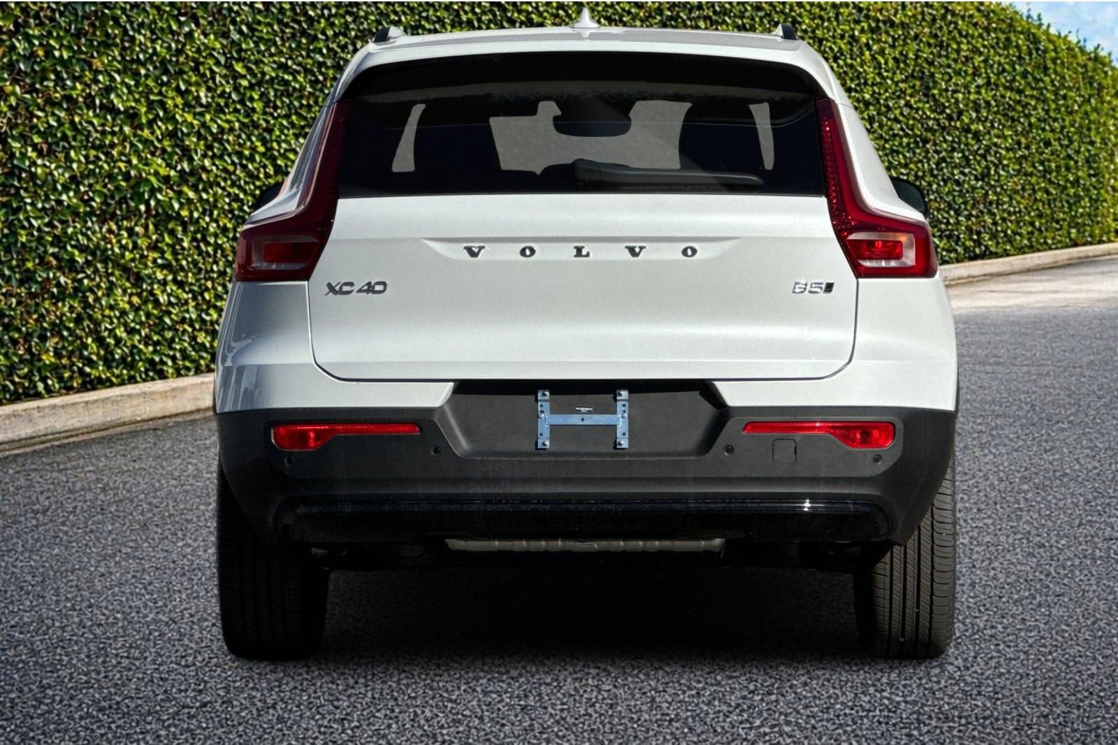New 2026 Volvo XC40 B5 Plus w/ Protection Package Premier AWD/4WD image 5