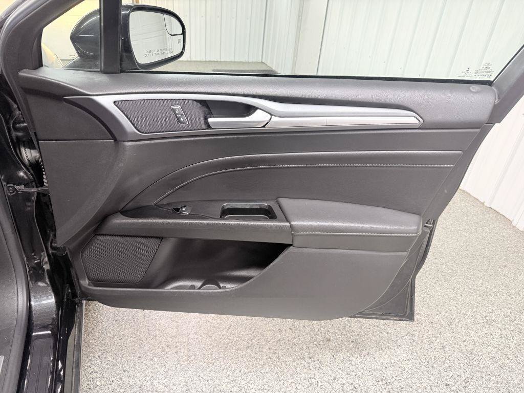 Used 2015 Ford Fusion Titanium FWD image 33