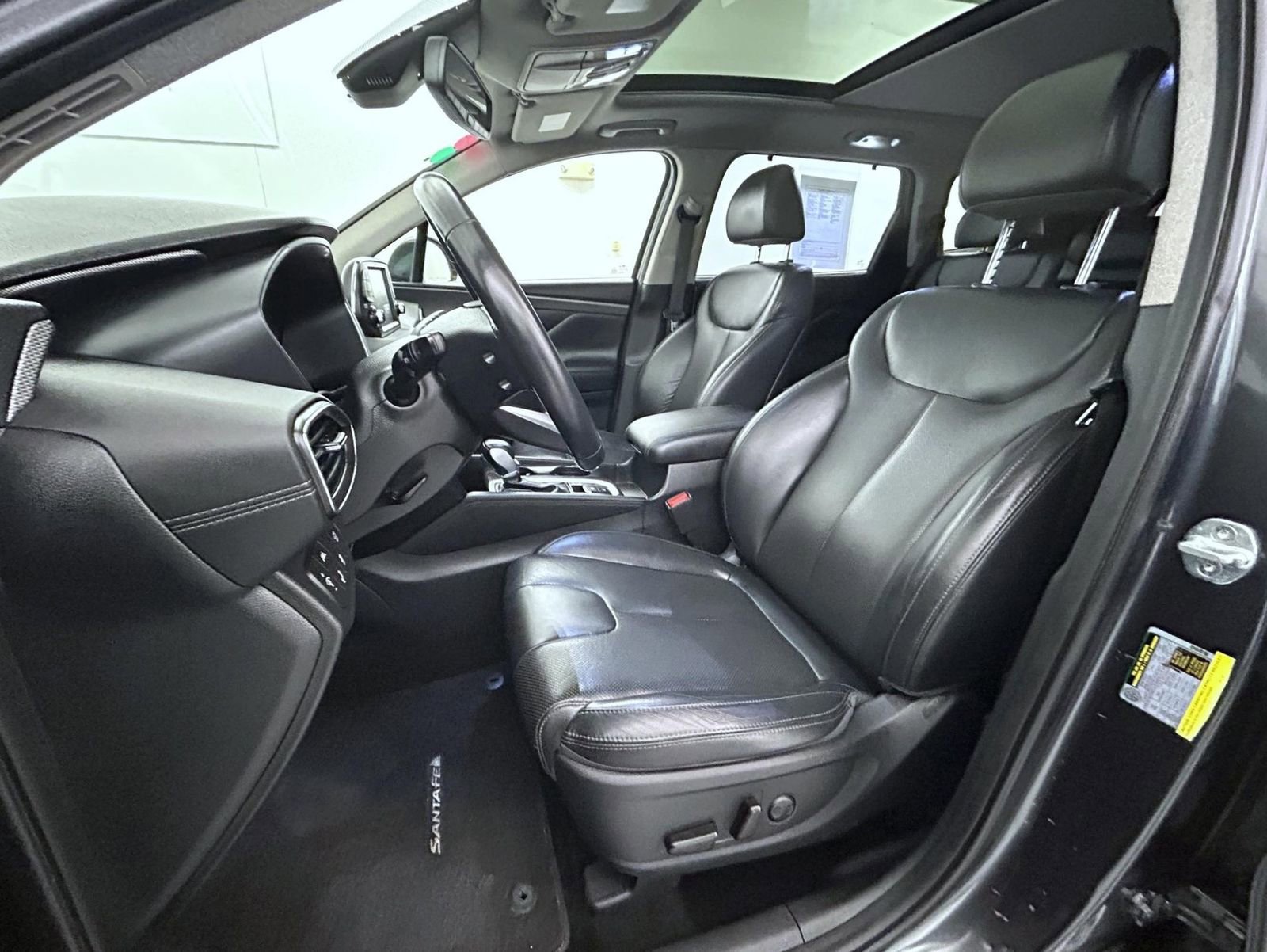 Used 2020 Hyundai Santa Fe SEL w/ Convenience + Premium Package image 10