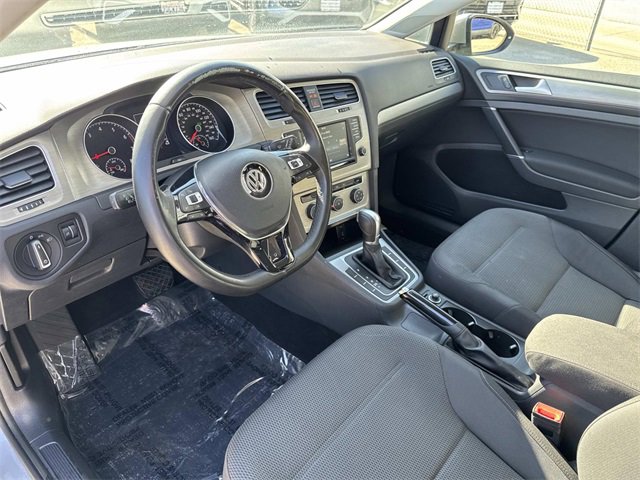 Used 2017 Volkswagen Golf S image 13