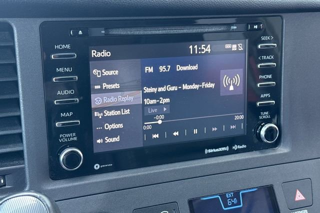 Used 2018 Toyota Sienna SE w/ SE Preferred Package FWD image 22