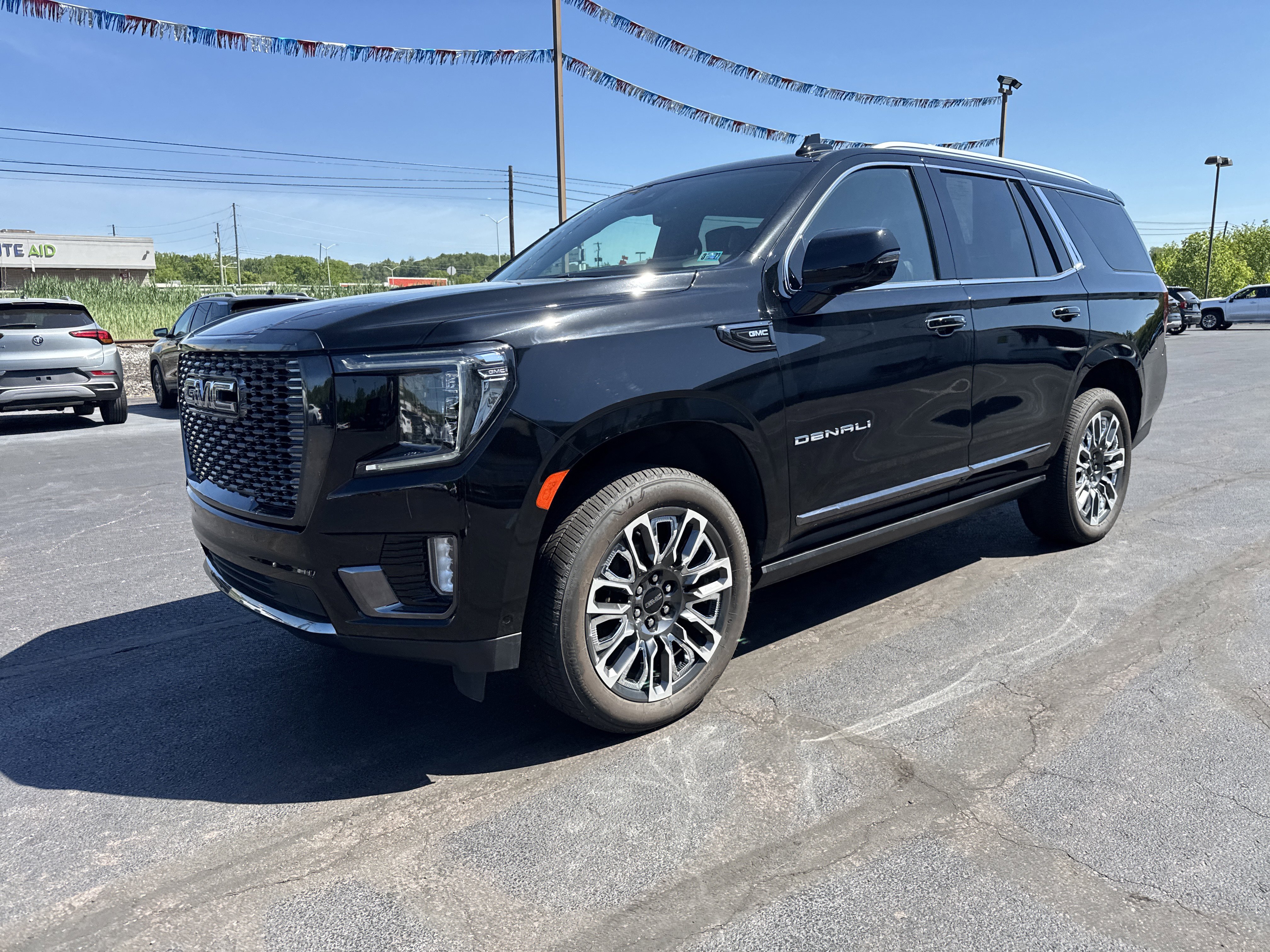 Used 2023 GMC Yukon Denali Ultimate AWD/4WD image 7