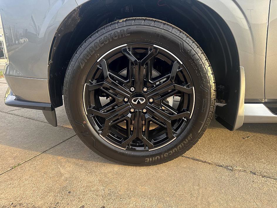 New 2026 INFINITI QX80 4WD image 8