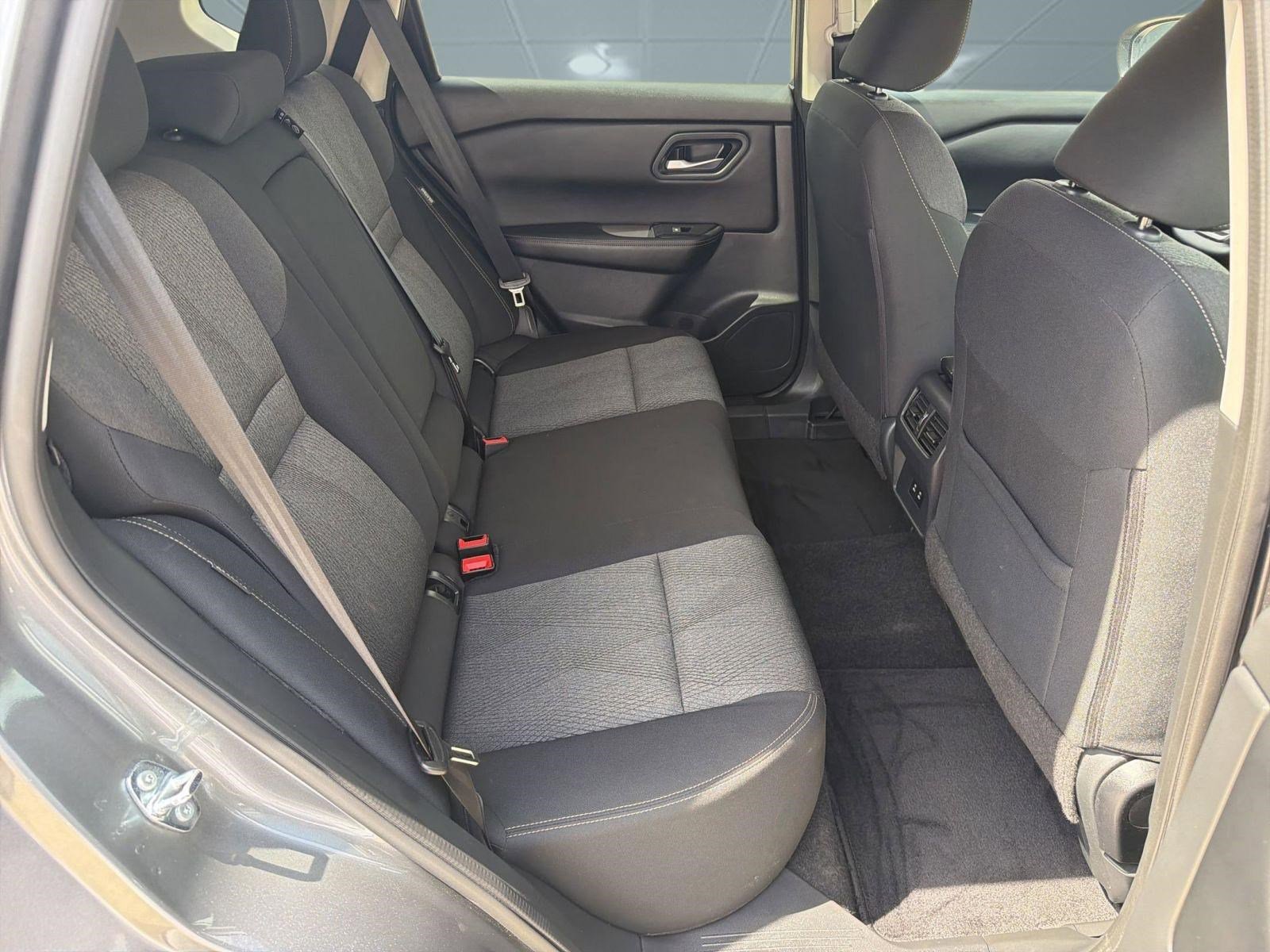 Used 2025 Nissan Rogue SV image 28