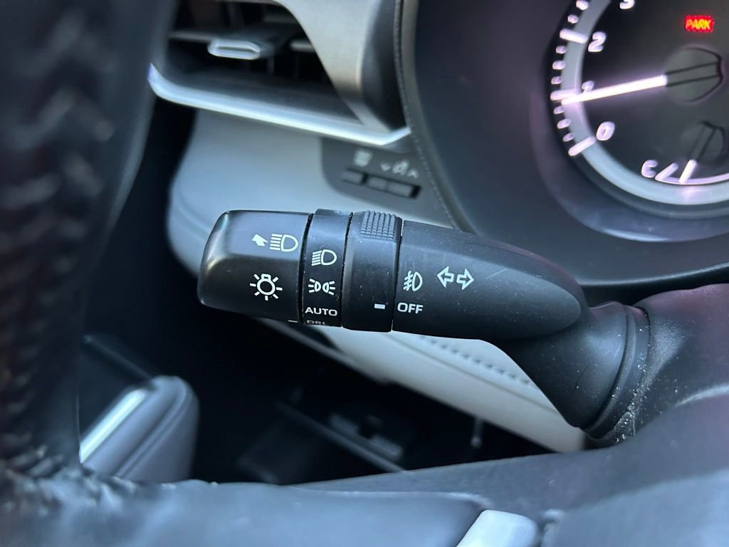 Used 2023 Toyota Highlander LE FWD image 24