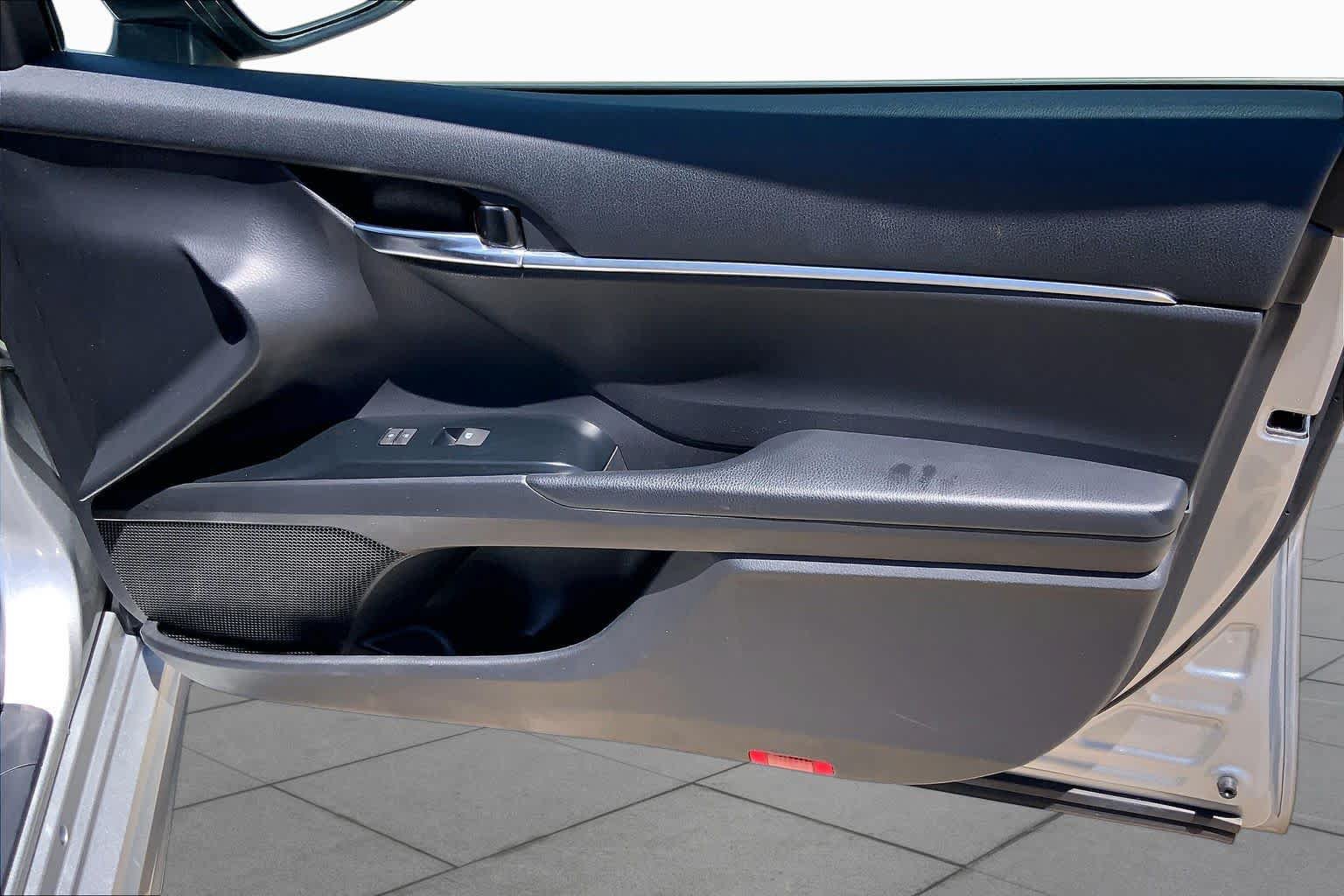 Used 2020 Toyota Camry SE FWD image 22