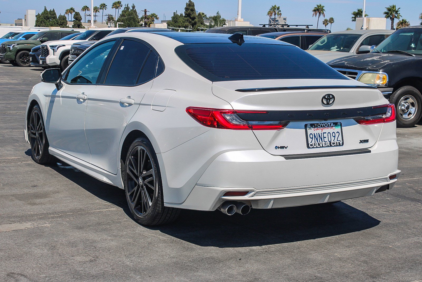 Used 2025 Toyota Camry XSE FWD image 7