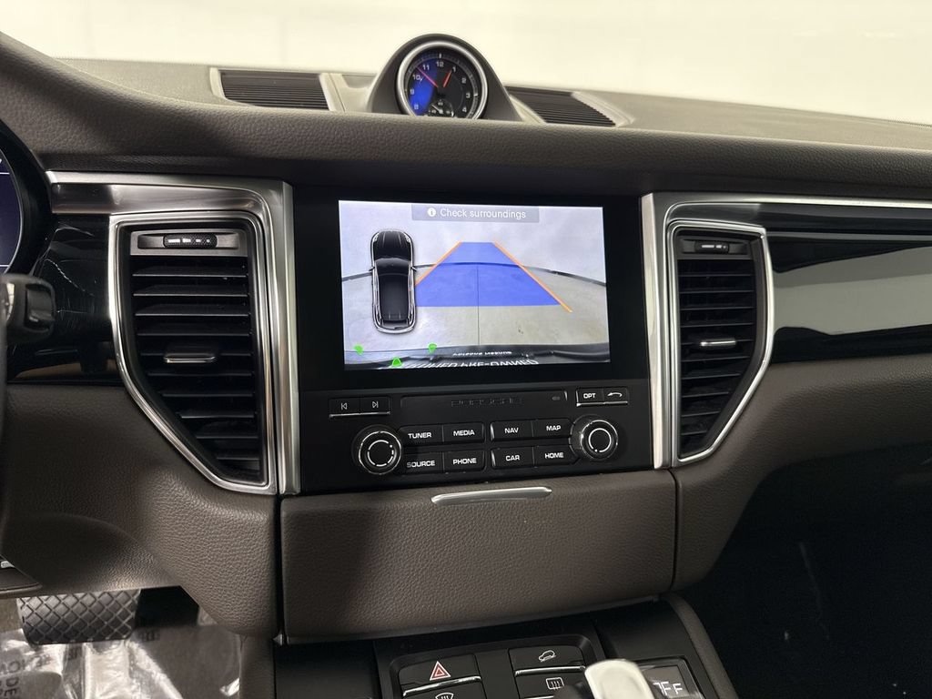 Certified 2017 Porsche Macan AWD/4WD image 29