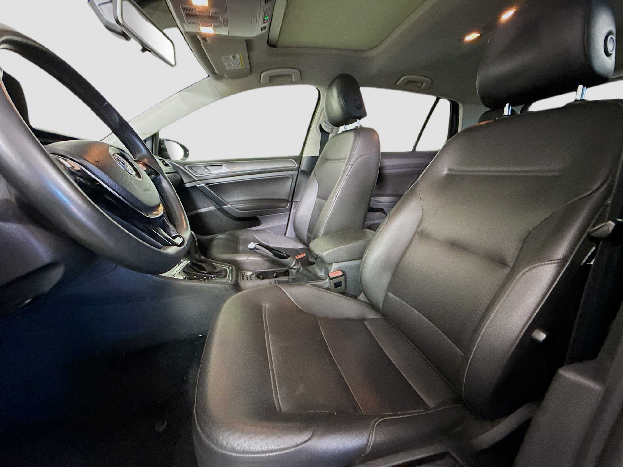 Used 2020 Volkswagen Golf 4-Door image 22