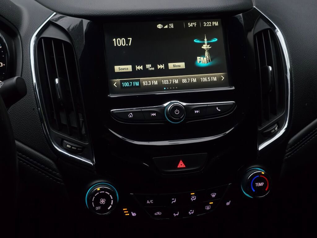 Used 2018 Chevrolet Cruze Premier image 37