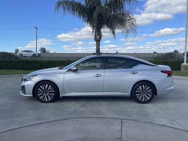 Used 2023 Nissan Altima 2.5 SV w/ SV Premium Package image 5