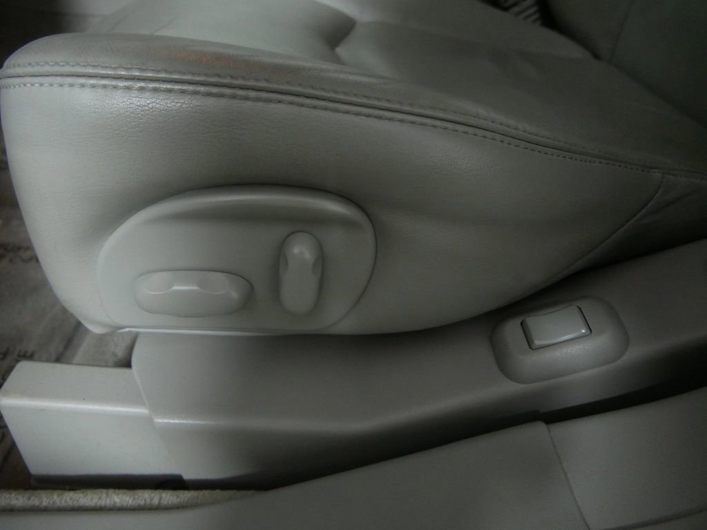 Used 2008 Cadillac SRX V8 w/ Theater Package AWD/4WD image 22