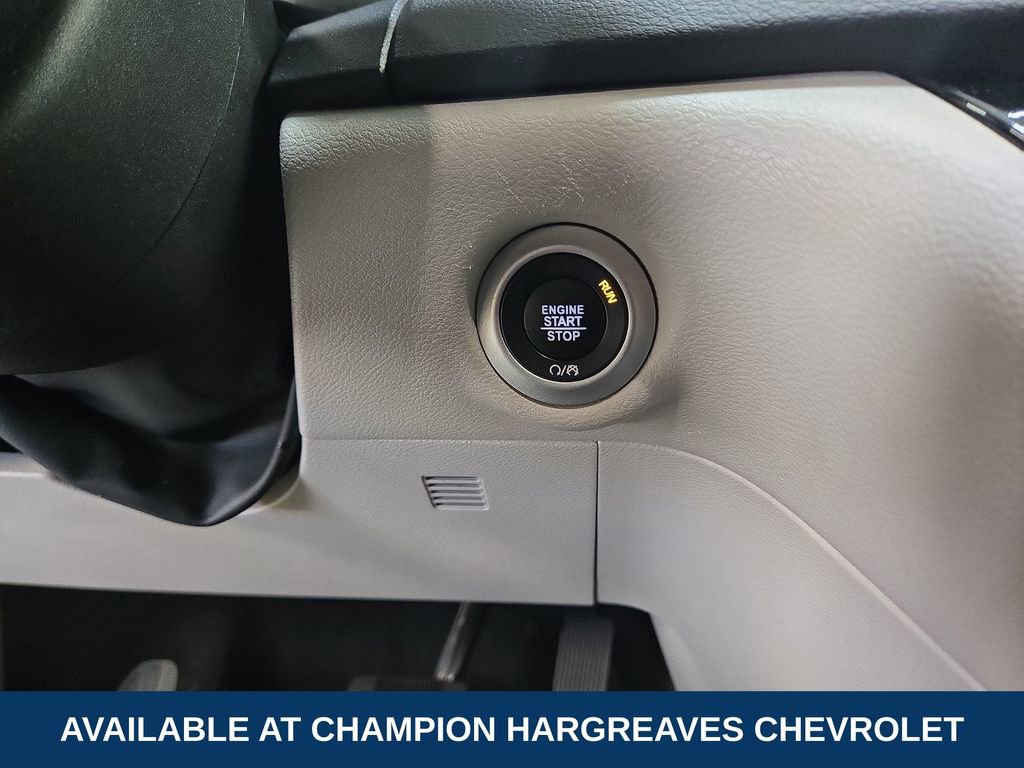 Used 2024 Chrysler Pacifica Touring-L FWD image 22