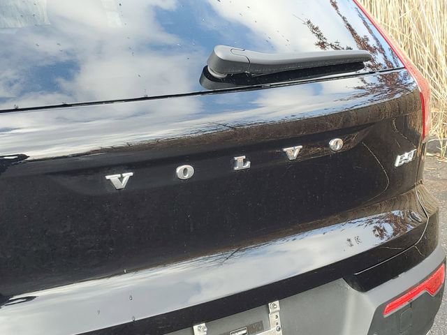 Used 2025 Volvo XC40 B5 Core image 32