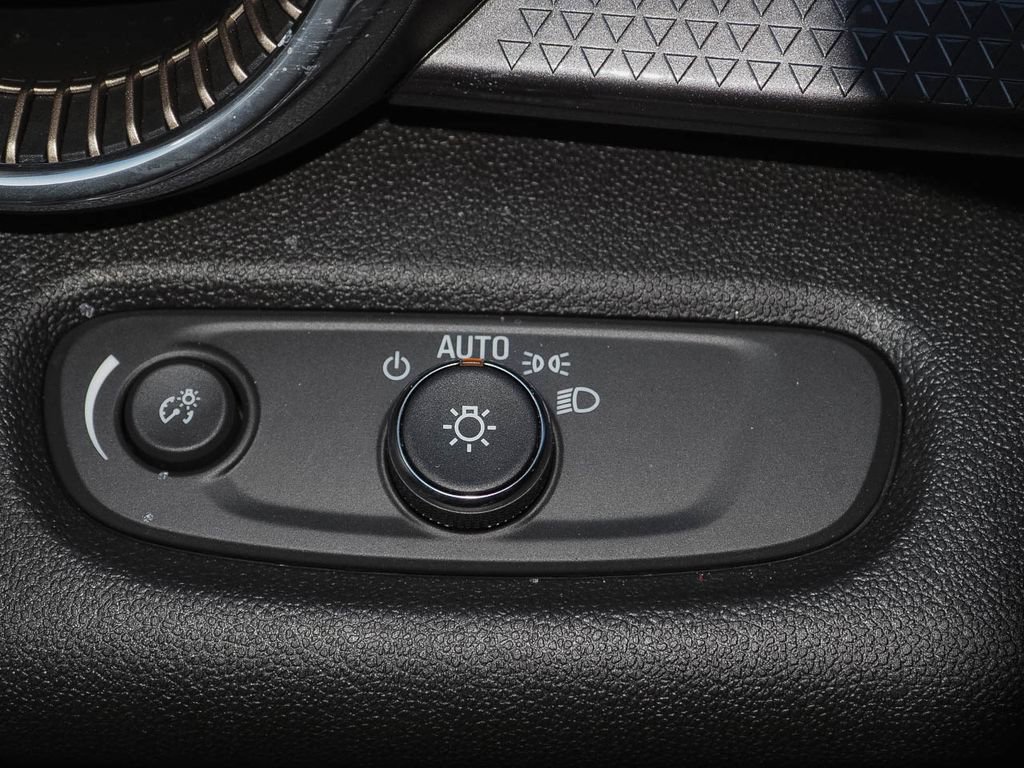 Certified 2024 Chevrolet Trax ACTIV w/ Sunroof Package image 28