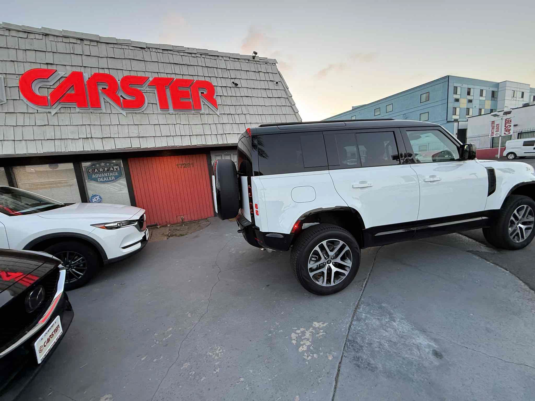 Used 2025 Land Rover Defender 110 X-Dynamic SE AWD/4WD image 31