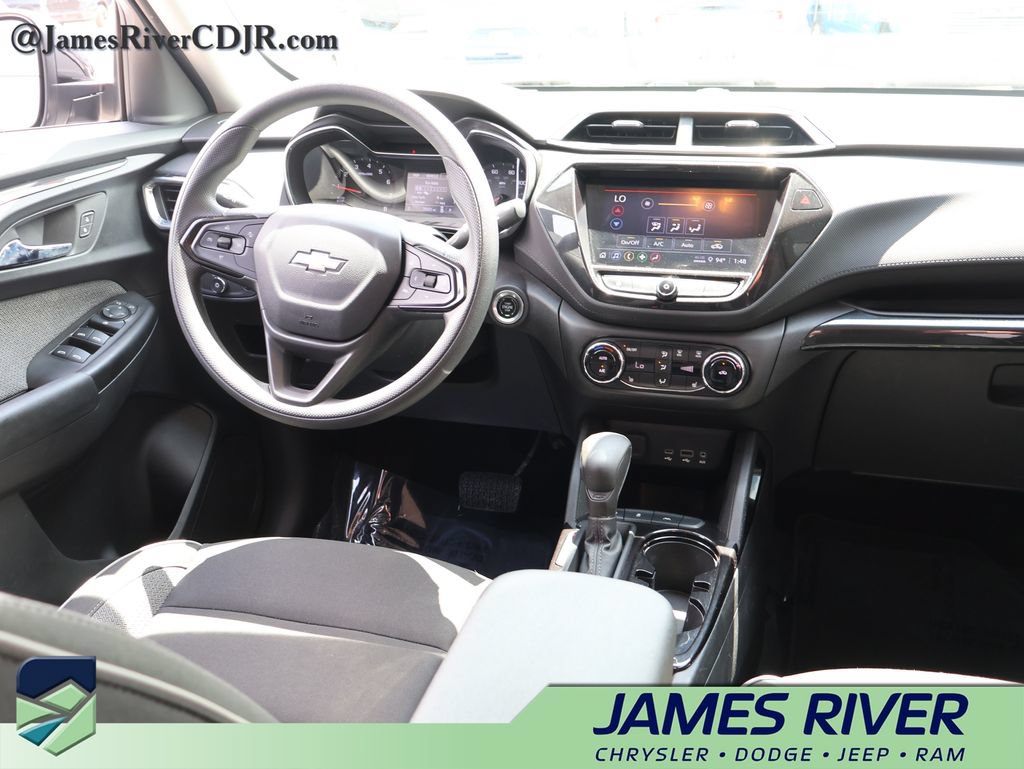 Used 2023 Chevrolet TrailBlazer LT w/ Convenience Package FWD image 12