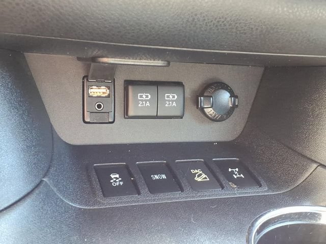 Used 2017 Toyota Highlander XLE w/ Protection Package #3 AWD/4WD image 21