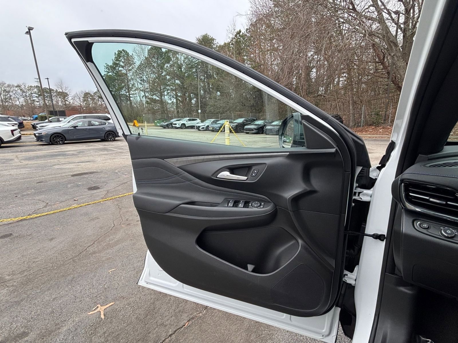 Used 2025 Buick Envista Sport Touring image 20